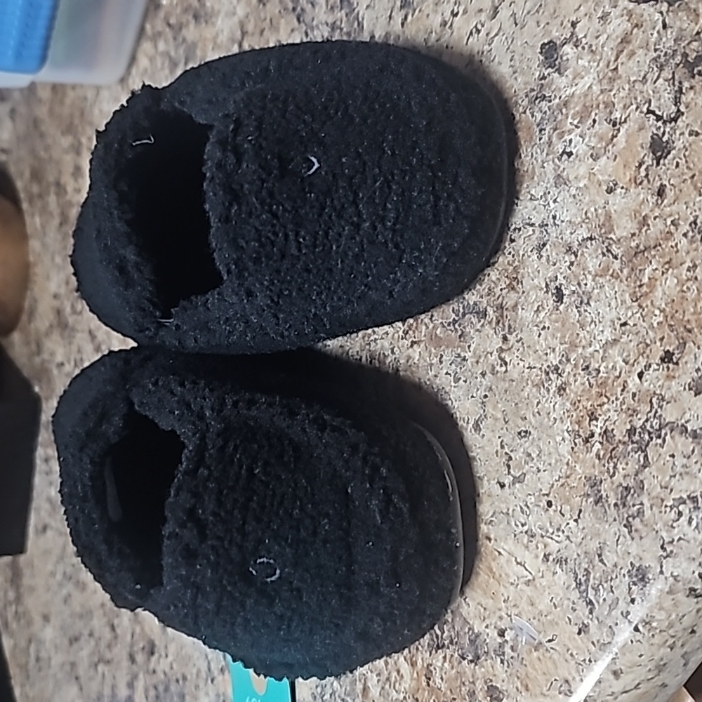 Slippers - Picture 3 of 6